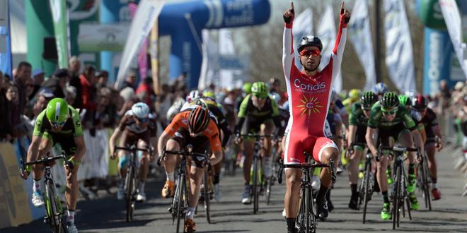 Bouhanni wins stage 1
